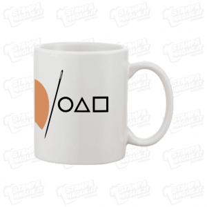 Tazza Gadget Squid Game Biscotto biscuit serie tv netflix maglia maglietta personaggi simboli segni Squidgame horror terrore splatter sangue guardia soldier mask logo 24 ore veloce