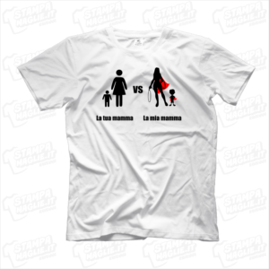 Tshirt maglia maglietta La tua mamma Vs La mia mamma regalo festa della mamma mom sorpresa figlio figlio gift divertente simpatica wonderwoman donna kids child bambino bambini compleanno supereroi